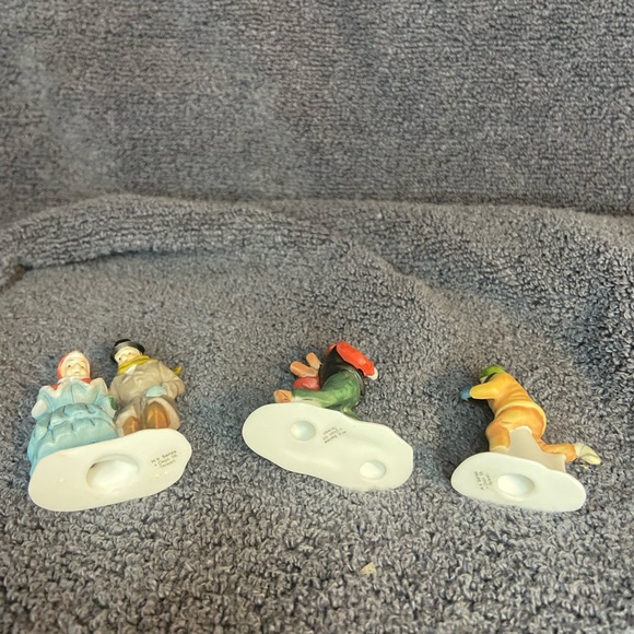 Dept 56  Heritage Village "CHILDE POND AND SKATERS" #5903-0 SET 4 & glass pond - Picture 7 of 9